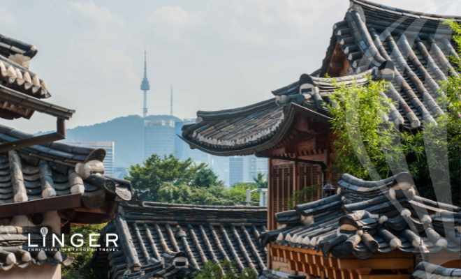 South Korea - Seoul - Samcheongdong Street - undulating tiled rooftops on traditional houses - Photo credit ⓒPhoto Korea - Korean Tourism Organization - Camelpress